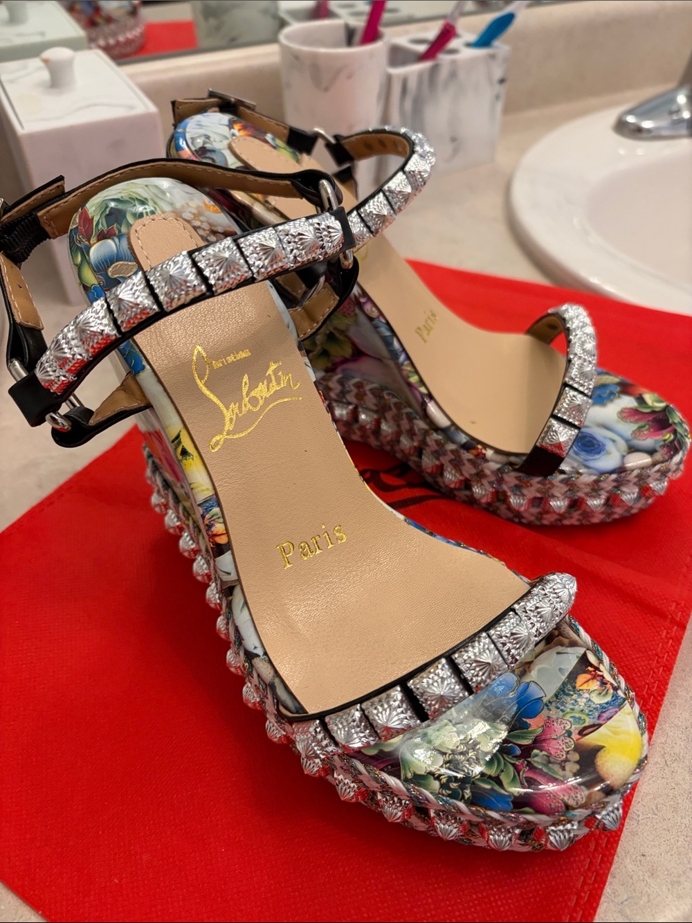 SL Fashions ladies Loral Print Wedge Sandals with SilverStud Trim size 7. NEW
